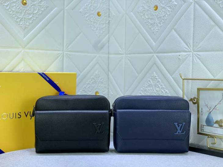 Picture of Louis Vuitton Mens Bags _SKUfw137697828fw